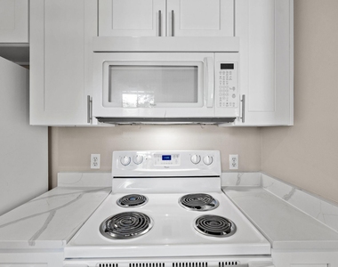 712 Graham Pl - Photo Thumbnail 8