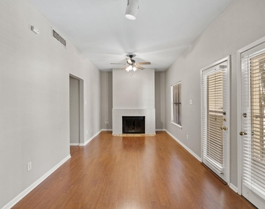 712 Graham Pl - Photo Thumbnail 4