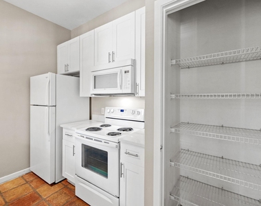 712 Graham Pl - Photo Thumbnail 9