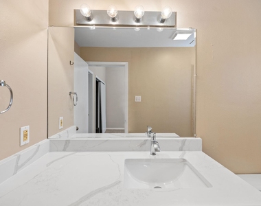 712 Graham Pl - Photo Thumbnail 23