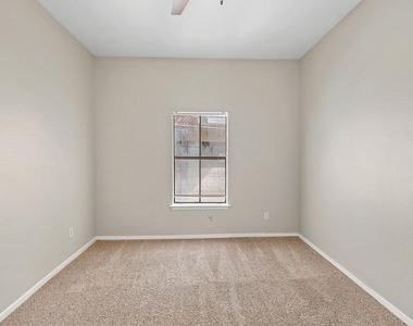 712 Graham Pl - Photo Thumbnail 15