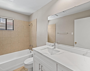 712 Graham Pl - Photo Thumbnail 13
