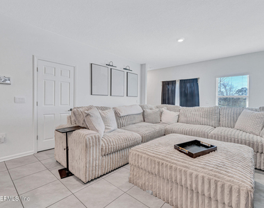 9008 Gifford Drive - Photo Thumbnail 6