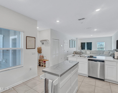 9008 Gifford Drive - Photo Thumbnail 5