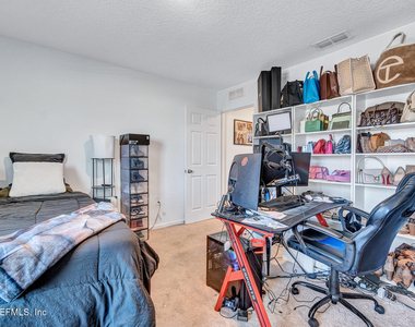 9008 Gifford Drive - Photo Thumbnail 14