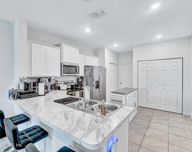 9008 Gifford Drive - Photo Thumbnail 4