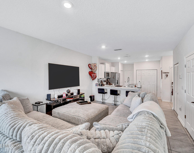 9008 Gifford Drive - Photo Thumbnail 7