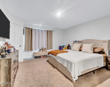 9008 Gifford Drive - Photo Thumbnail 8
