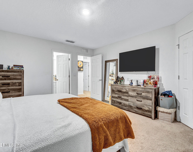 9008 Gifford Drive - Photo Thumbnail 10