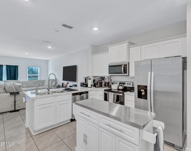 9008 Gifford Drive - Photo Thumbnail 3
