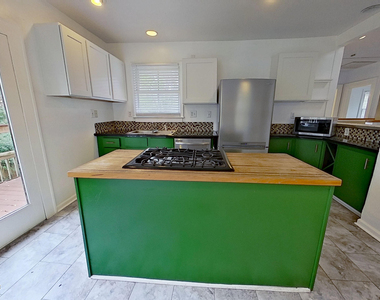 2210 Myra Street - Photo Thumbnail 8