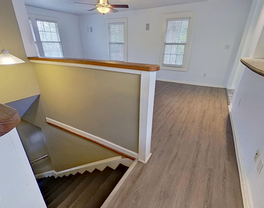 2210 Myra Street - Photo Thumbnail 12