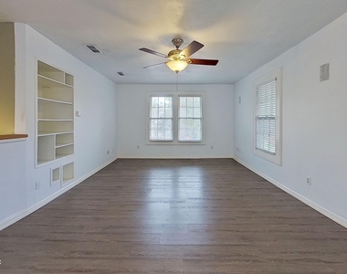 2210 Myra Street - Photo Thumbnail 4