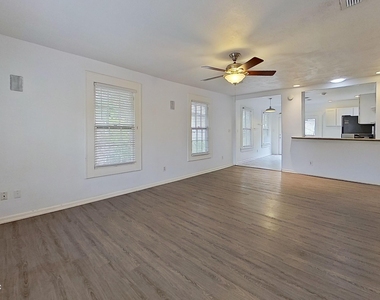 2210 Myra Street - Photo Thumbnail 3