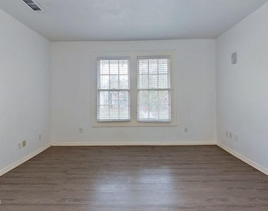 2210 Myra Street - Photo Thumbnail 5
