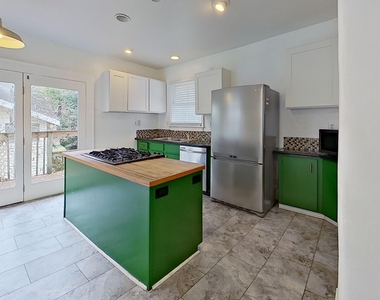 2210 Myra Street - Photo Thumbnail 7