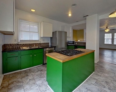 2210 Myra Street - Photo Thumbnail 6