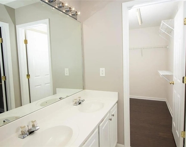 5142 Manerdale Drive Se - Photo Thumbnail 8
