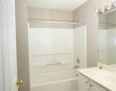 5142 Manerdale Drive Se - Photo Thumbnail 10