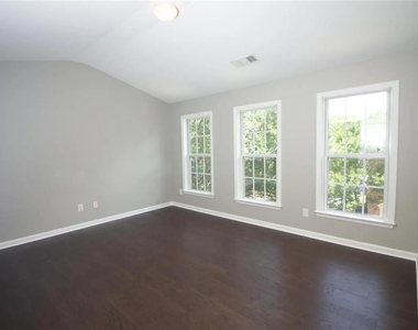 5142 Manerdale Drive Se - Photo Thumbnail 5