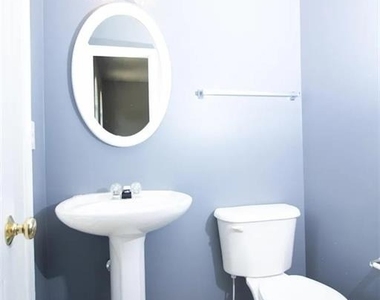 5142 Manerdale Drive Se - Photo Thumbnail 4