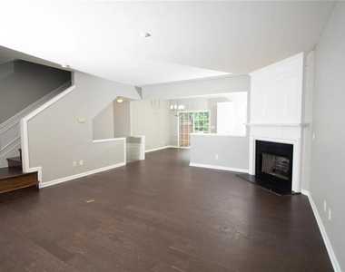 5142 Manerdale Drive Se - Photo Thumbnail 3