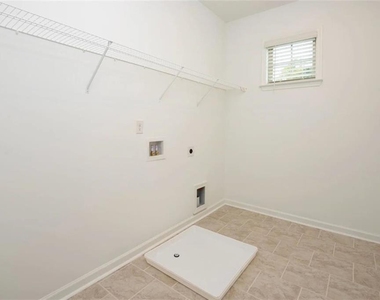 1735 Wellston Drive - Photo Thumbnail 16