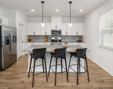 1735 Wellston Drive - Photo Thumbnail 2