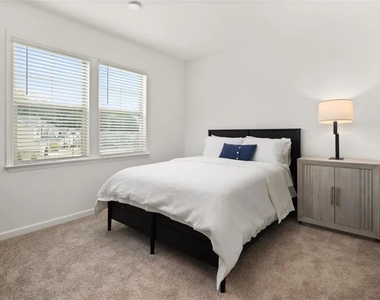 1735 Wellston Drive - Photo Thumbnail 11