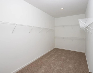 1735 Wellston Drive - Photo Thumbnail 10