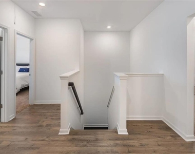 1735 Wellston Drive - Photo Thumbnail 4