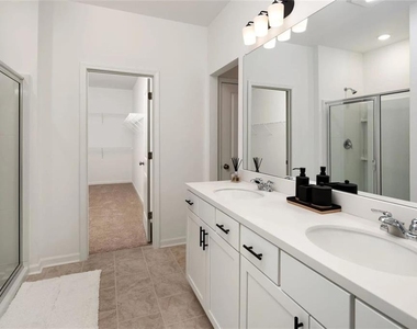 1735 Wellston Drive - Photo Thumbnail 9