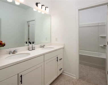 1735 Wellston Drive - Photo Thumbnail 14