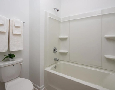 1735 Wellston Drive - Photo Thumbnail 13