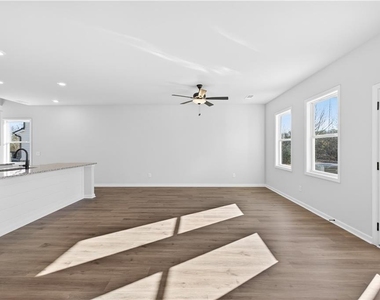 548 Madison St - Photo Thumbnail 15