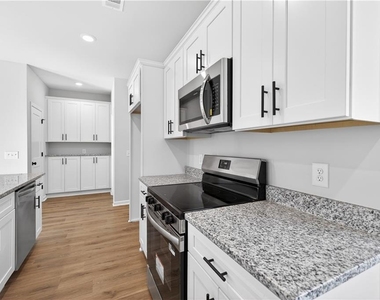548 Madison St - Photo Thumbnail 19