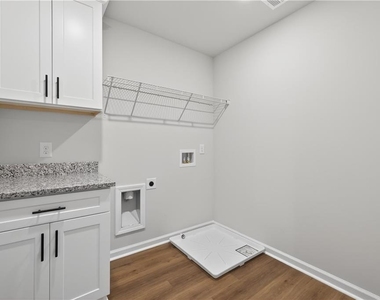 548 Madison St - Photo Thumbnail 29