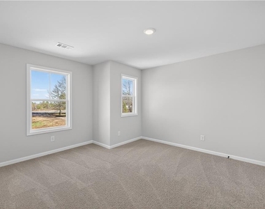 548 Madison St - Photo Thumbnail 6