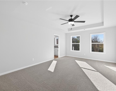 548 Madison St - Photo Thumbnail 4