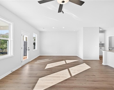 548 Madison St - Photo Thumbnail 13