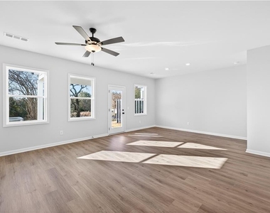 548 Madison St - Photo Thumbnail 2