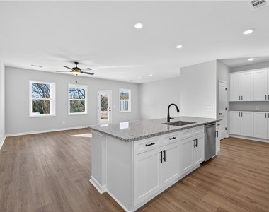 548 Madison St - Photo Thumbnail 12