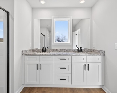 548 Madison St - Photo Thumbnail 27