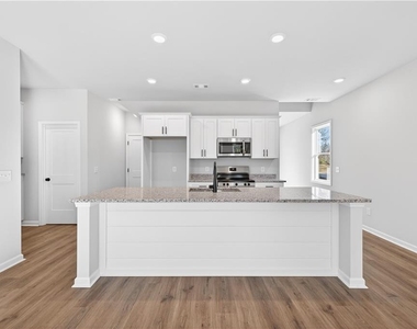 548 Madison St - Photo Thumbnail 16