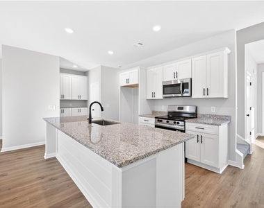 548 Madison St - Photo Thumbnail 17