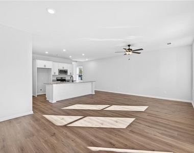 548 Madison St - Photo Thumbnail 14