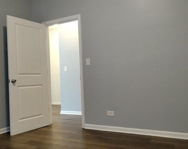 5725 S Green Street - Photo Thumbnail 6
