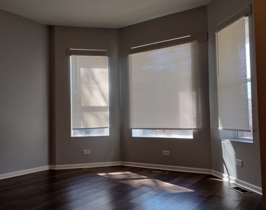 5725 S Green Street - Photo Thumbnail 2