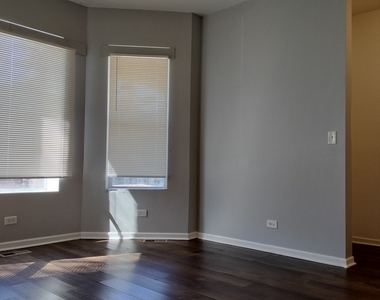 5725 S Green Street - Photo Thumbnail 3