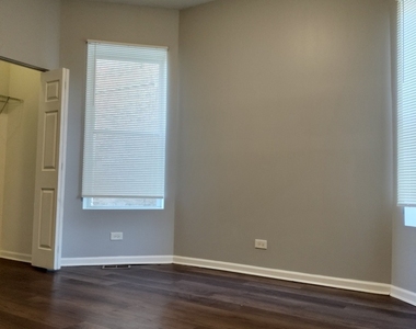 5725 S Green Street - Photo Thumbnail 5
